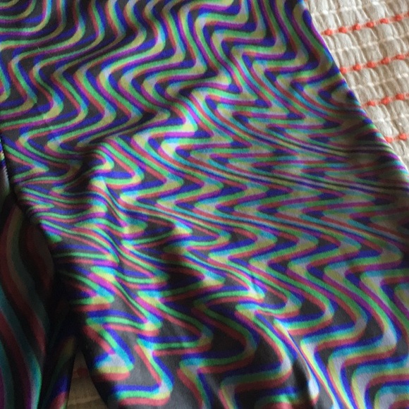 Psychedelic leggings by Cassady Bell. - Picture 2 of 3